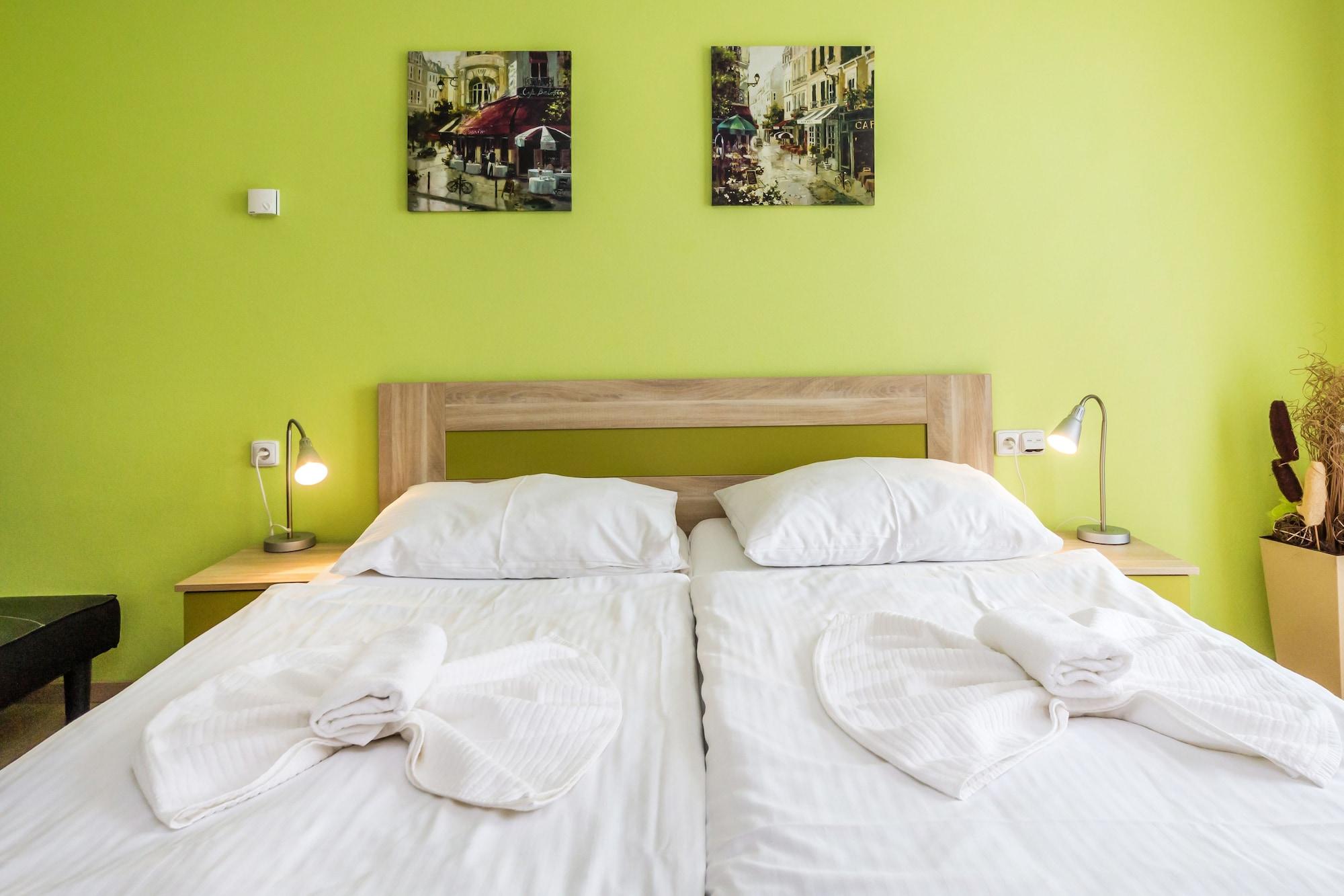 Nad Kralovnou Hotel & Restaurant Praha Bagian luar foto
