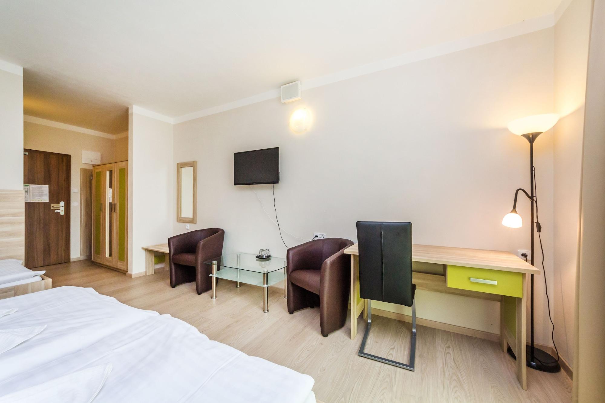 Nad Kralovnou Hotel & Restaurant Praha Bagian luar foto