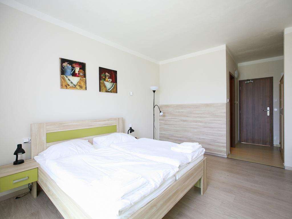 Nad Kralovnou Hotel & Restaurant Praha Bagian luar foto