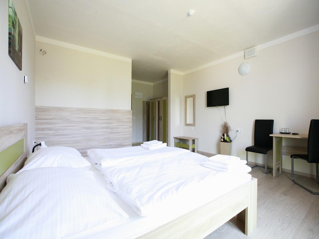 Nad Kralovnou Hotel & Restaurant Praha Bagian luar foto